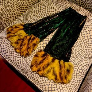 Arm gloves by Ilanio